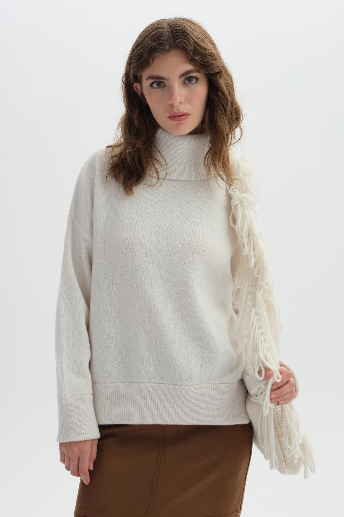 SHERIN-Ecru Turtleneck Knitwear Sweater 3