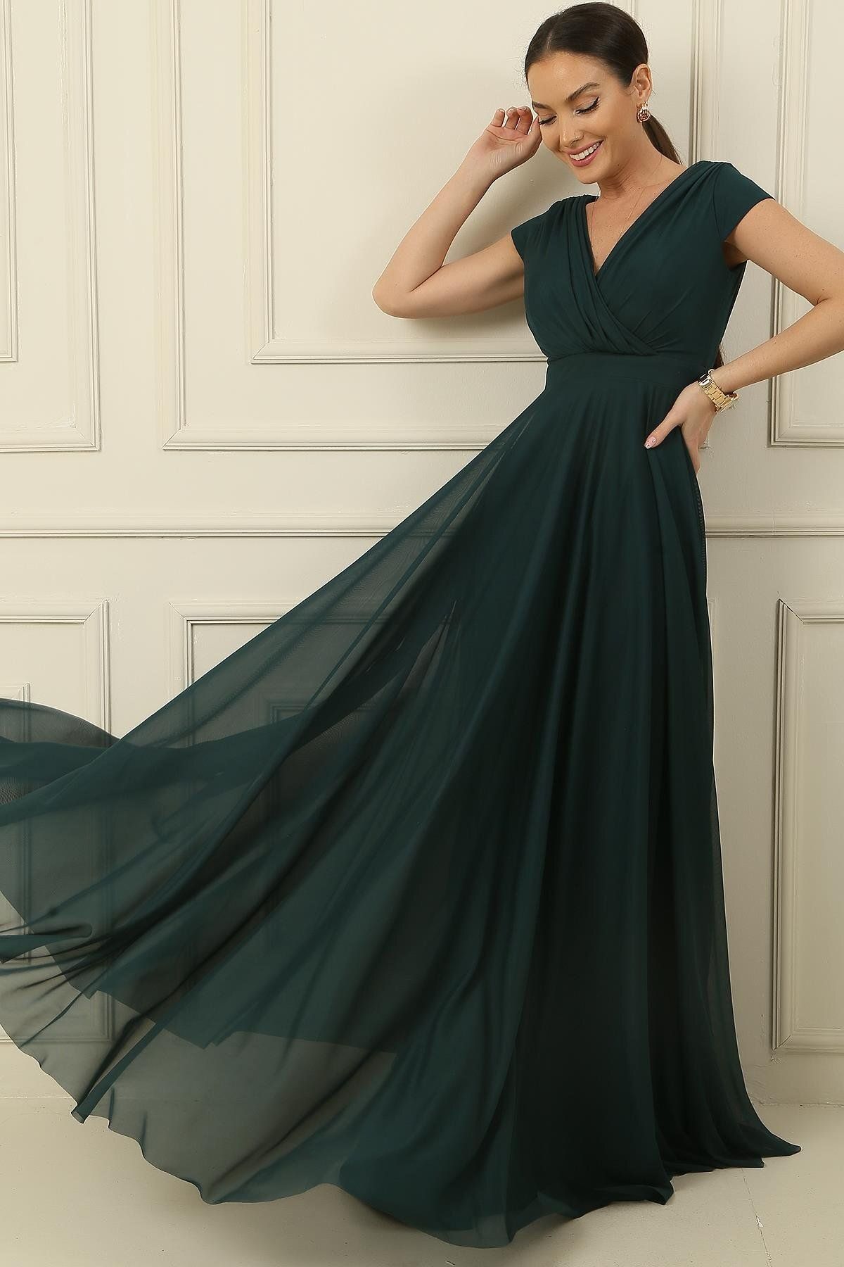 By Saygı-Zweireihiges, ausgestelltes, gefüttertes, langes Kleid aus Chiffon und Tüll mit Nagelärmeln und vollem Kreis 2