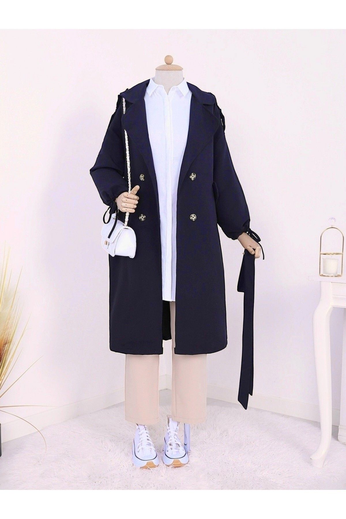 Modamorfo-Trench Coat with Flap Pockets and Laced Sleeves 2