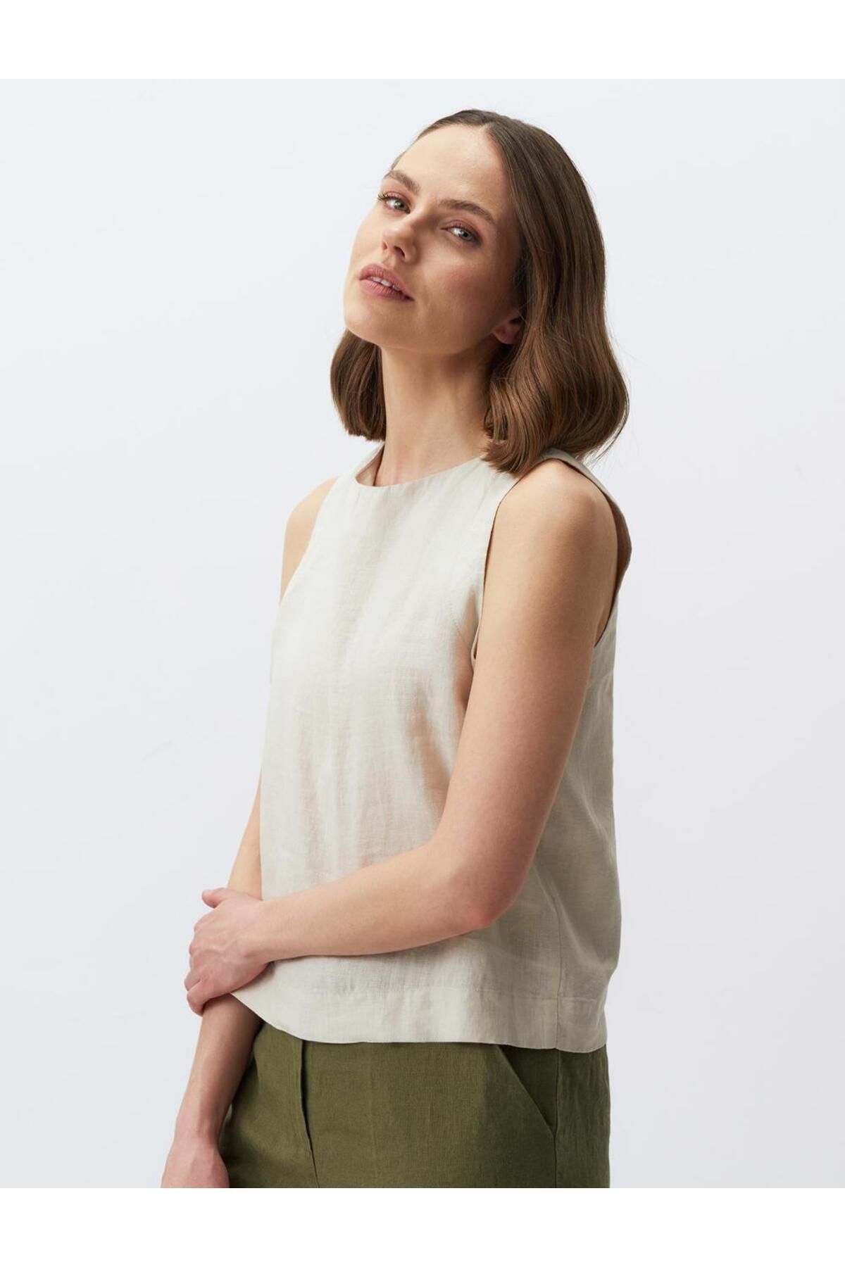 Jimmy Key-Stone Round Neck Sleeveless Linen Blouse 4