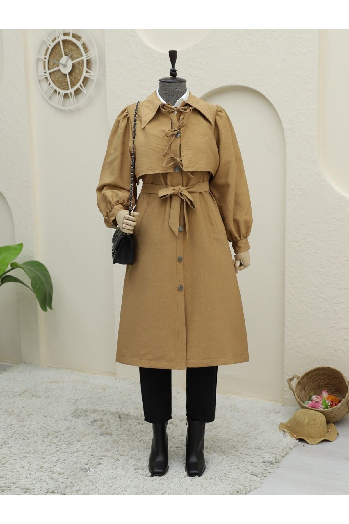 Modamorfo-Trenchcoat mit Knopftasche und Schnürung vorne 3