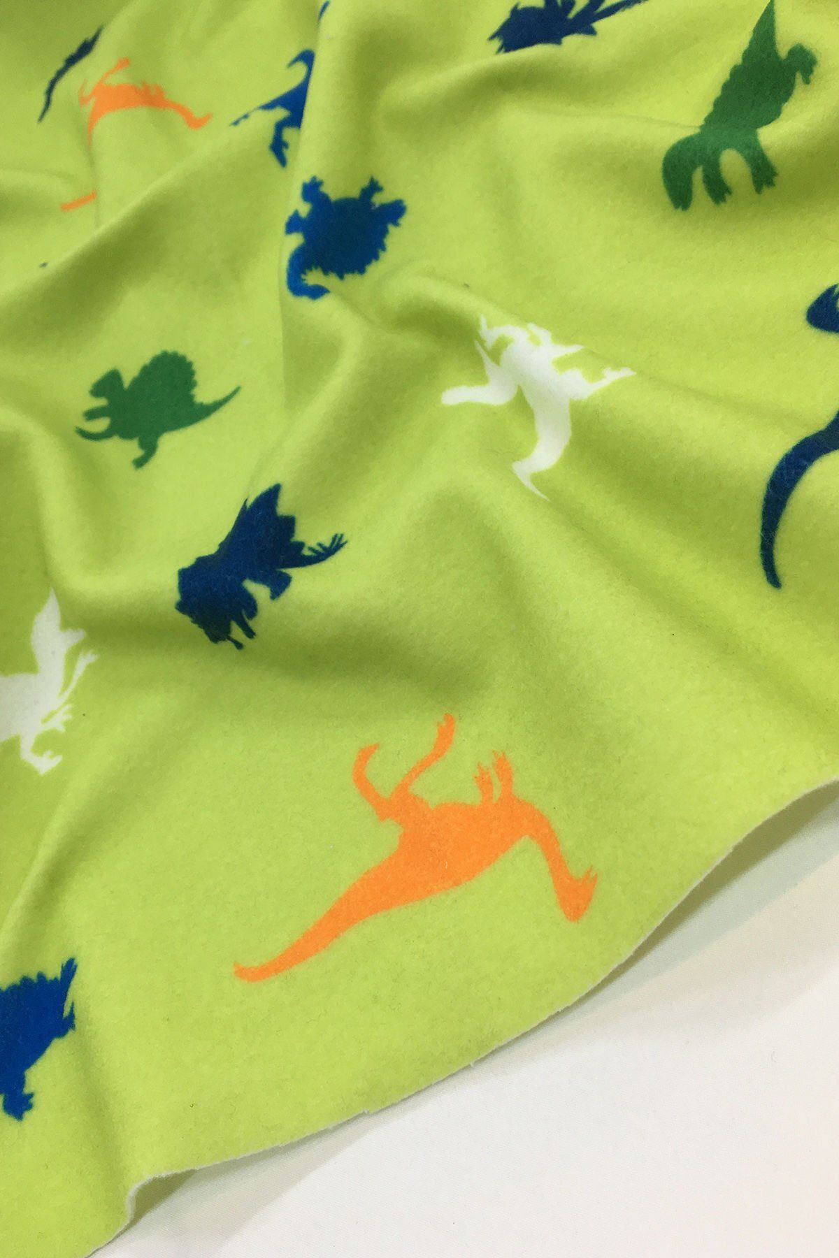 Yiğit Kumaş-Dinosaur Patterned Fleece Fabric 4