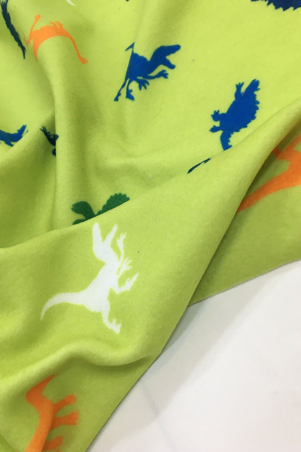 Yiğit Kumaş-Dinosaur Patterned Fleece Fabric 5