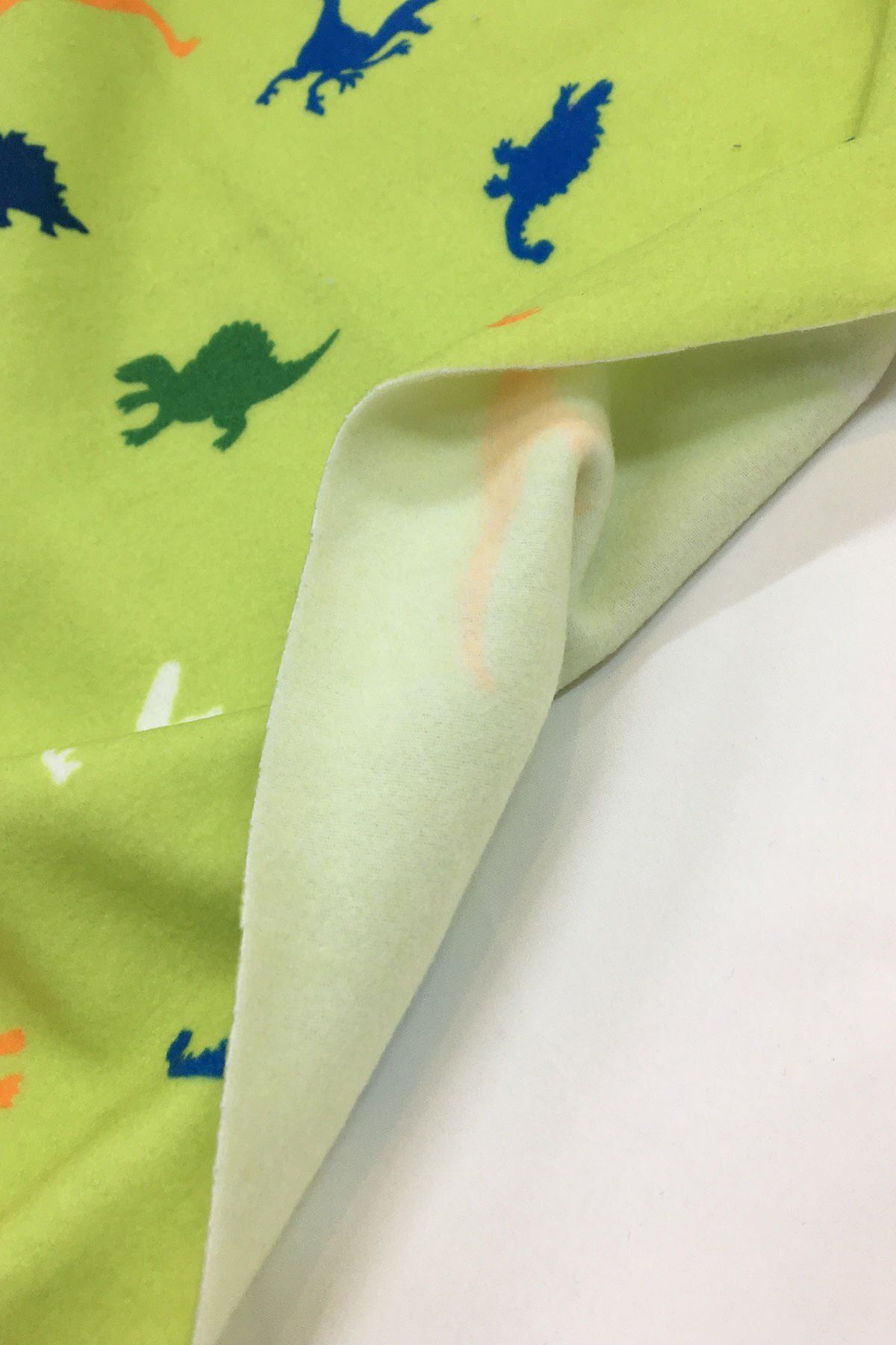 Yiğit Kumaş-Dinosaur Patterned Fleece Fabric 3