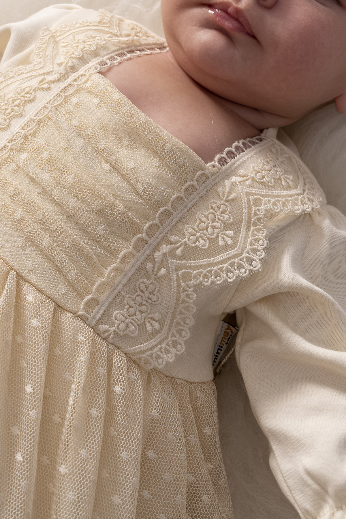 Melekpare Kız Bebek Mevlüt Elbisesi Fransız Dantelli Mevlit Takımı Bebek Mevlütlük Seti fotoğrafı 2 (önizleme)