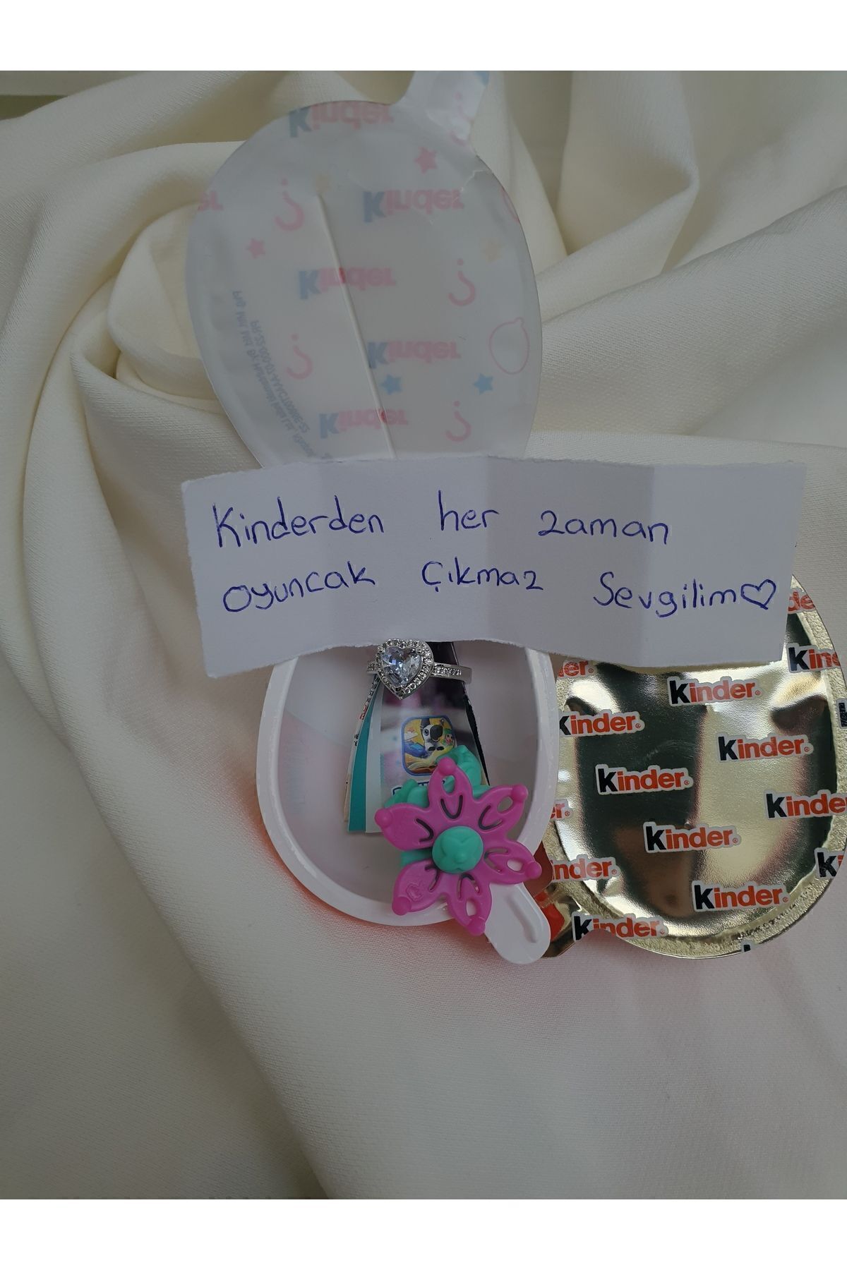 Genel Markalar Içerisinden Ciddi Ilişki Trend Yüzük Çıkan Kinder Joy *yeni Trend*