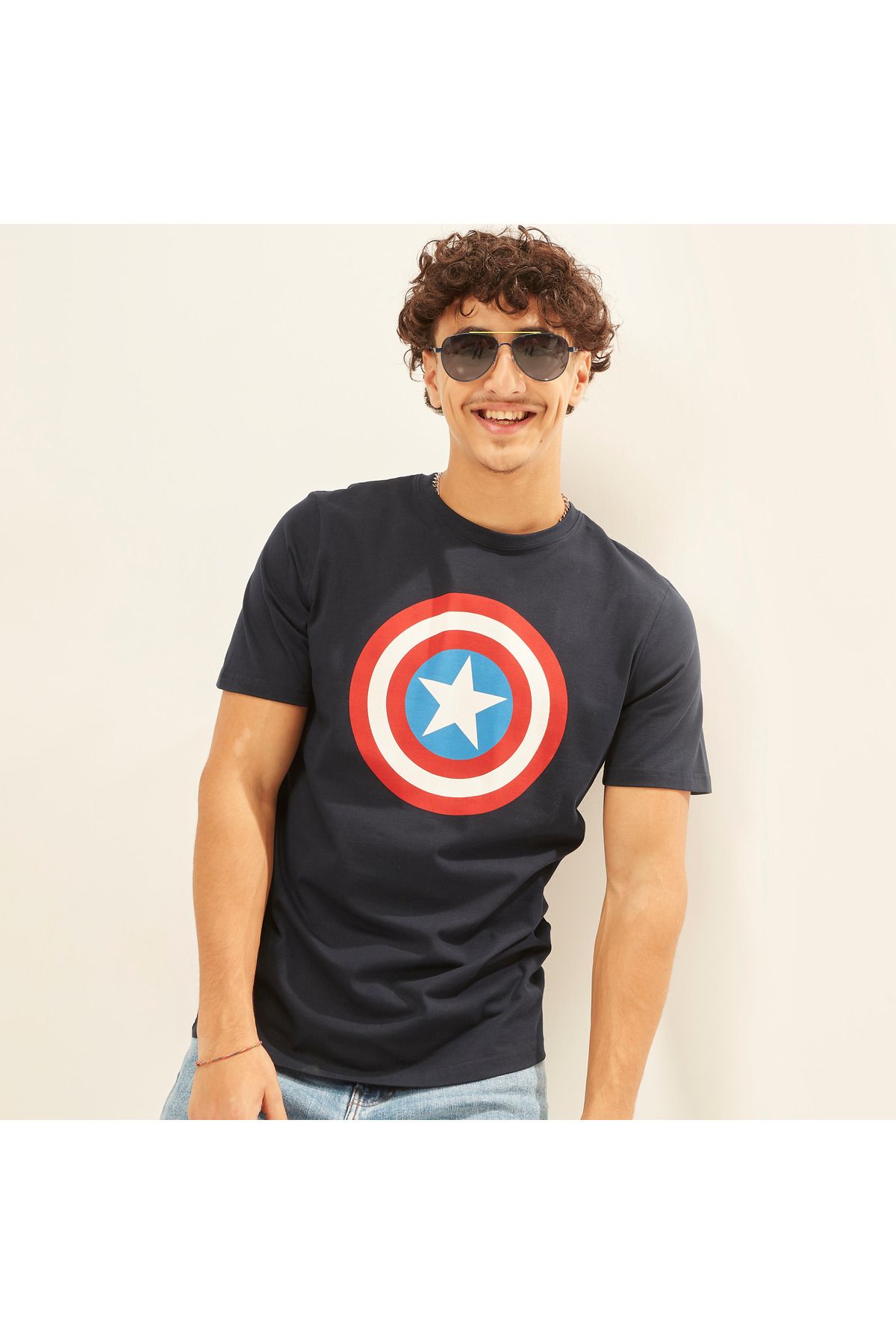 SP Characters-Captain America Print Crew Neck Slim Fit T-shirt with Short Sleeves 1