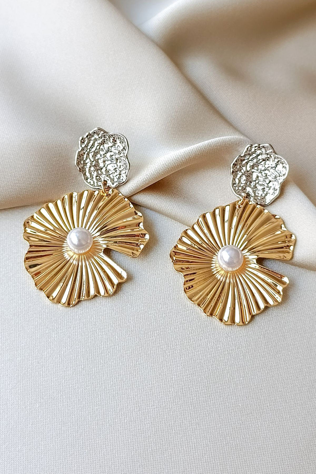 COSİTA-Gold Silver Pearl Detailed Wavy Look Big Trend Earrings 7