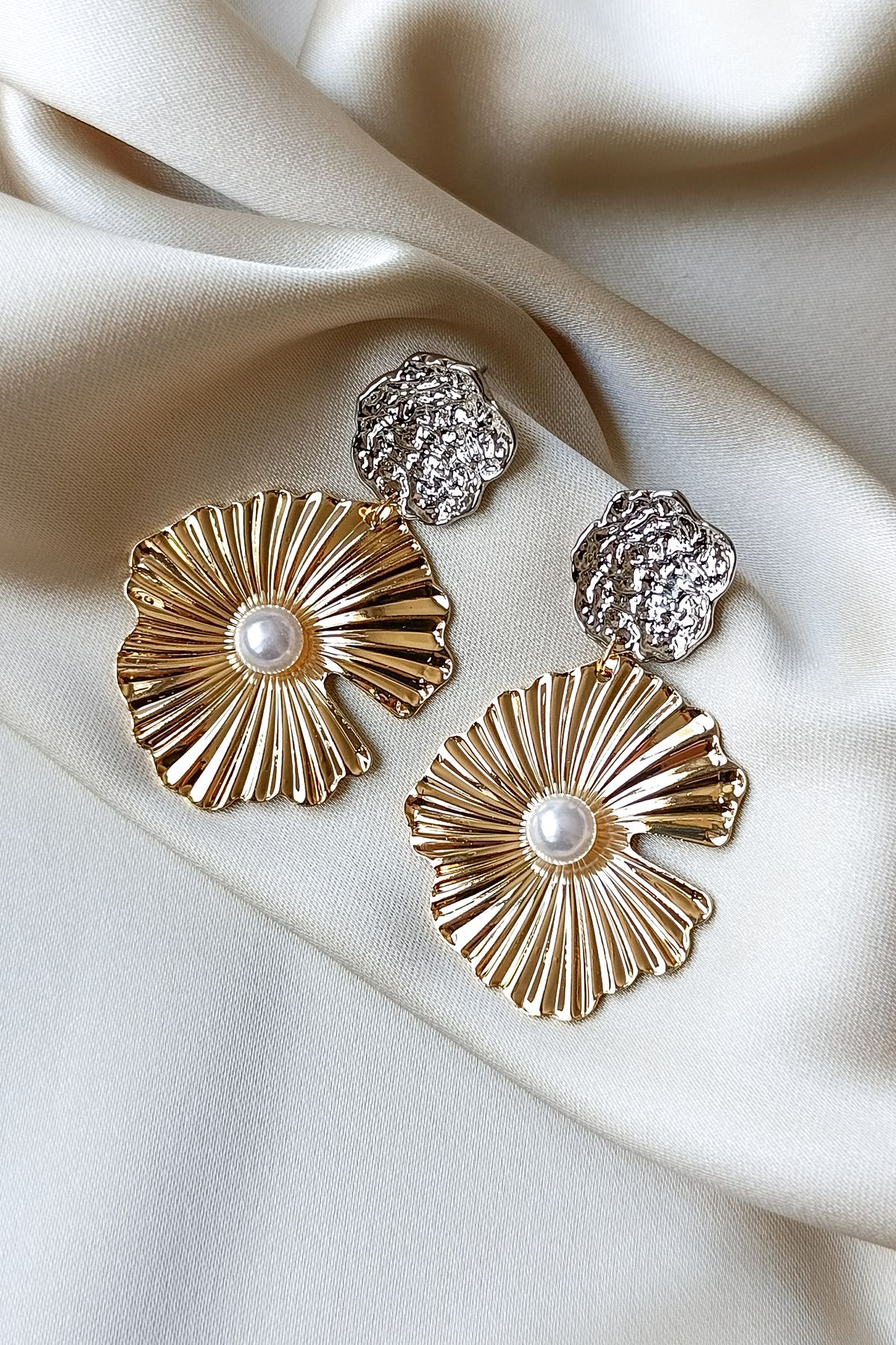 COSİTA-Gold Silver Pearl Detailed Wavy Look Big Trend Earrings 6