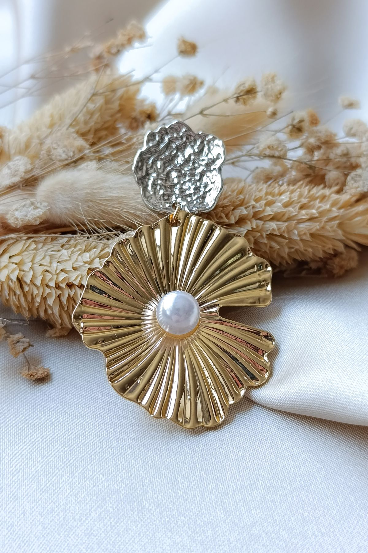 COSİTA-Gold Silver Pearl Detailed Wavy Look Big Trend Earrings 3