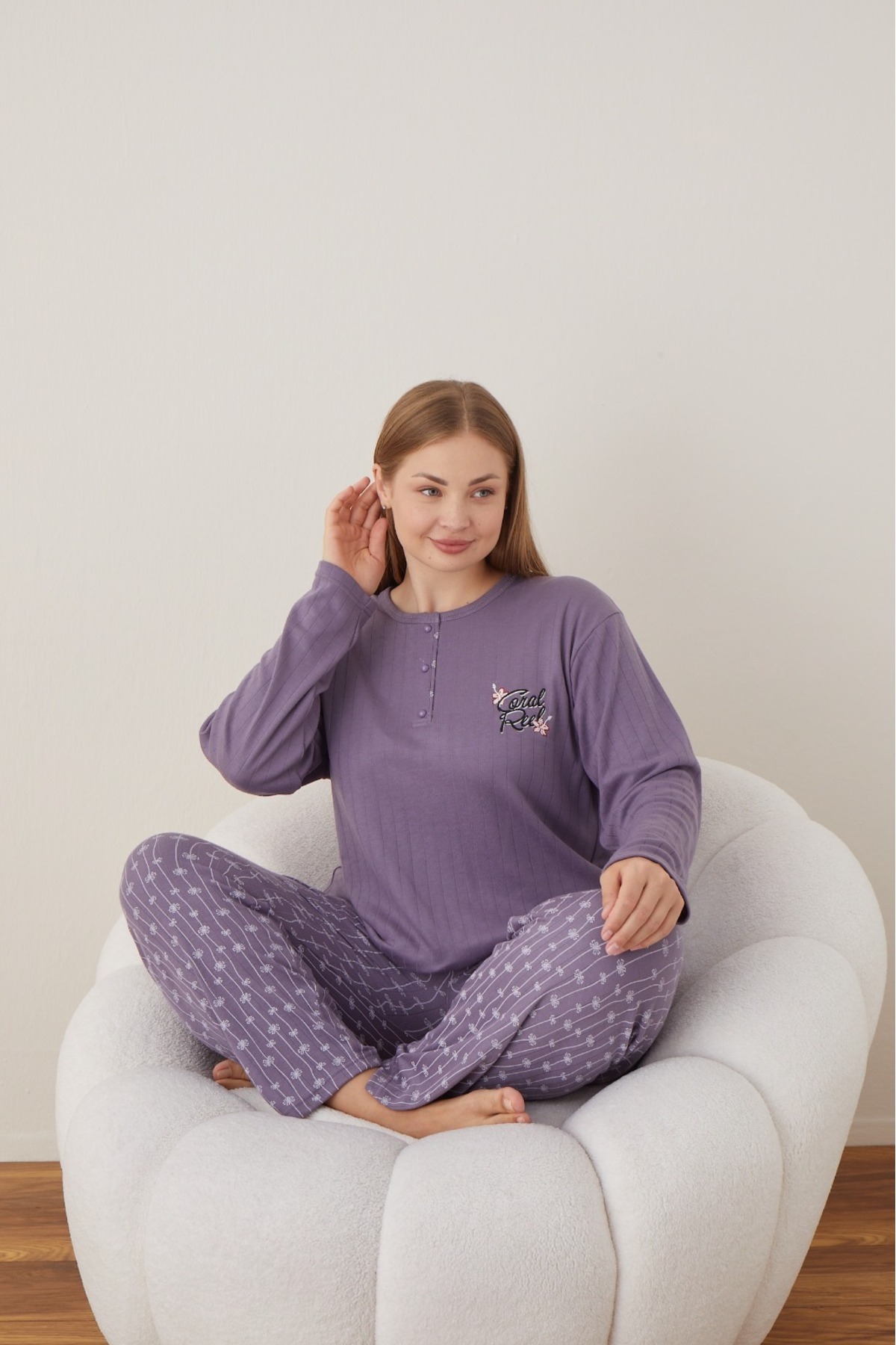 Eyfuze Kadın Kışlık Büyük Beden Curve Nakışlı Desenli Yakası Düğmeli Uzun Kollu Pijama Takımı