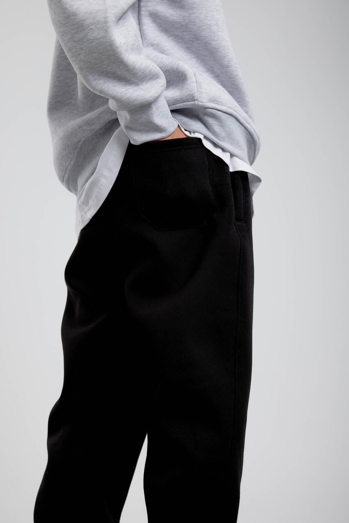 NOMARC-Black Sweatpants with Elastic Cuffs 3