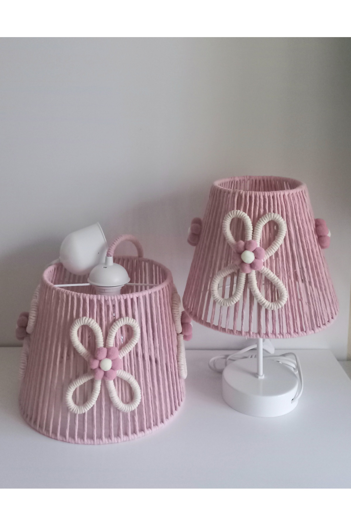 C&A PEMBE MAKROME İP SARGI ÇİÇEK APLİKELİ KIZ BEBEK VE KIZ ÇOÇUK ODASI TASARIM AVİZE VE ABAJUR SET fotoğrafı 2 (önizleme)