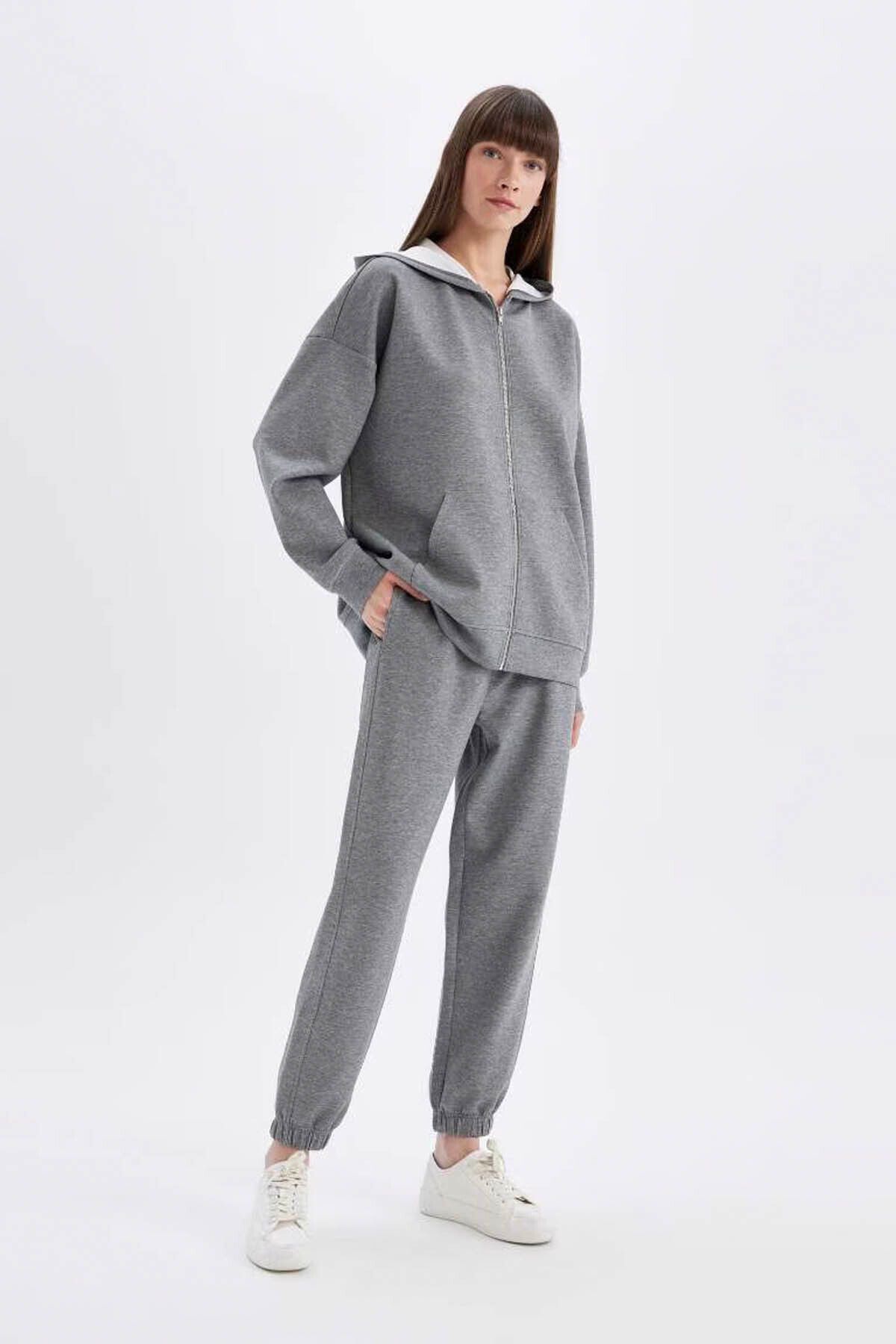 DeFacto Spodnie Dresowe Standard Fit Jogger Skuba Diver Z Elastycznym Pasem I Kieszeniami Na Nogawkach C6857ax24au Kobieta - M