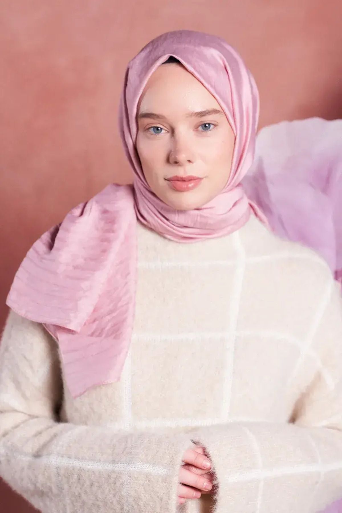 Madame Polo-Basic Crash Shawl - Pink 3