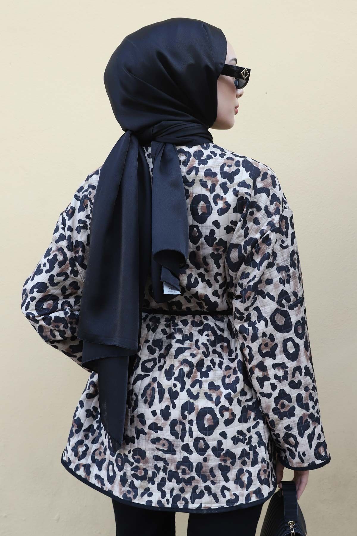 İmajButik-Jachetă matlasată cu model leopard negru 4