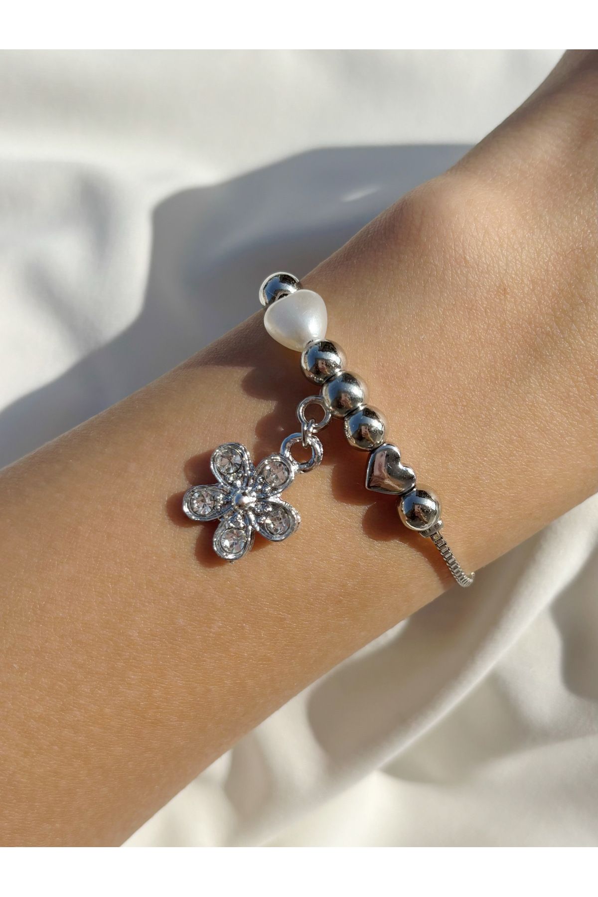 Eylülün Takısı-Women's Silver Color Dangle Stone Flower Bracelet 1