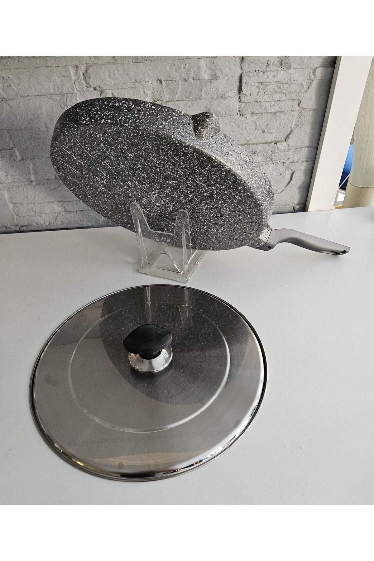 ALANYA HOME DECOR-Cast Fish Pan 34X3 cm Cast Cast Pan 2.2 Lt Steel Cover 4