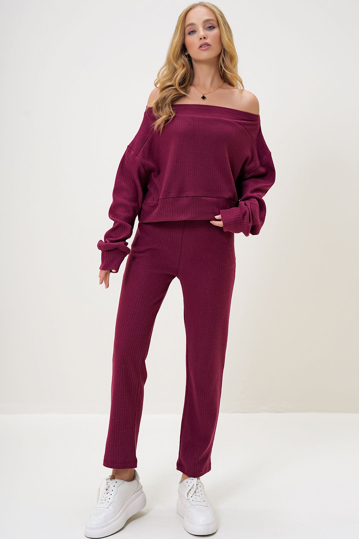 Trend Alaçatı Stili-Claret Red Interlock Fabric - Madonna Collar Crop Sweat and Elastic Trousers Set Alc-X13075 4