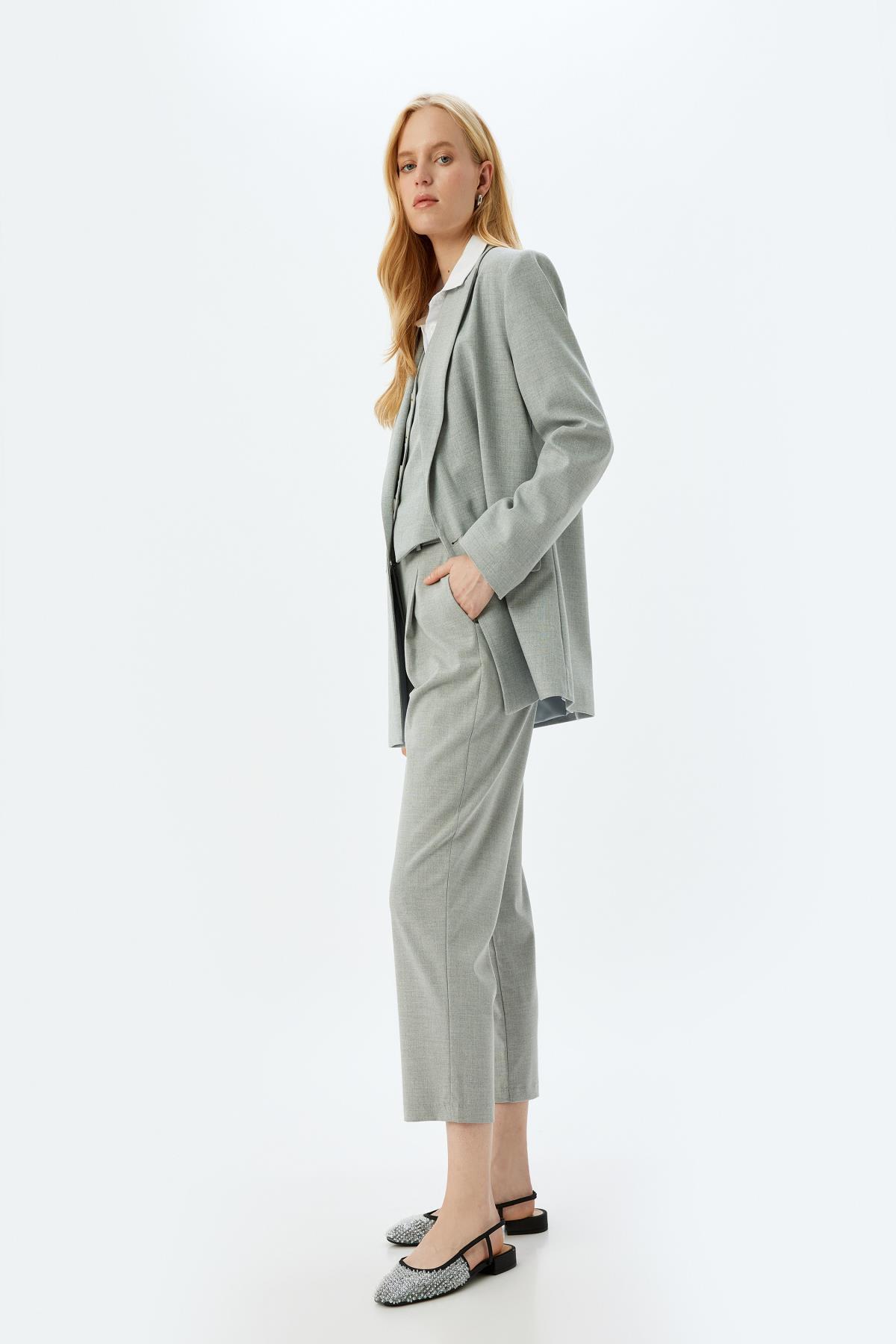 شلوار زن سیاه