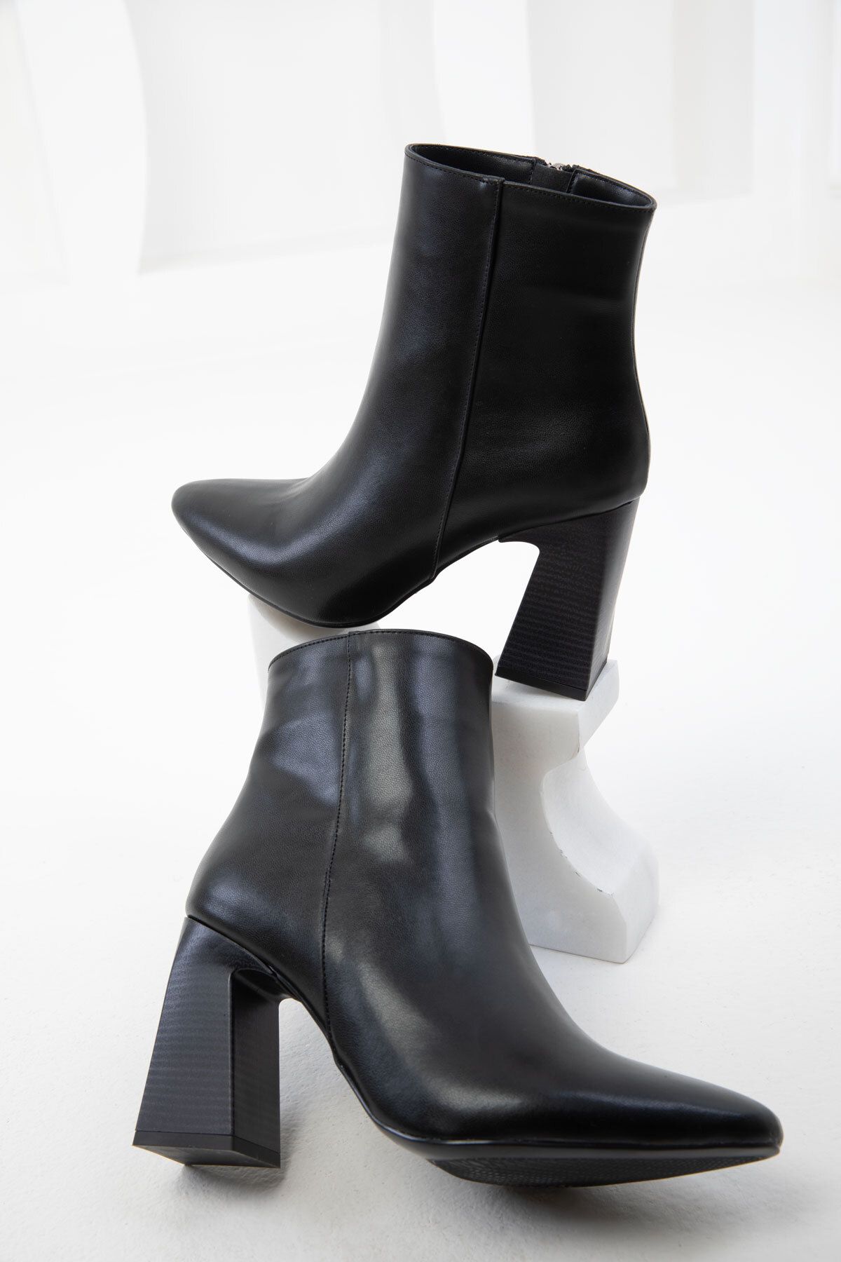 SOHO-Μαύρα γυναικεία μποτάκια - 19987 Model Bootie 2