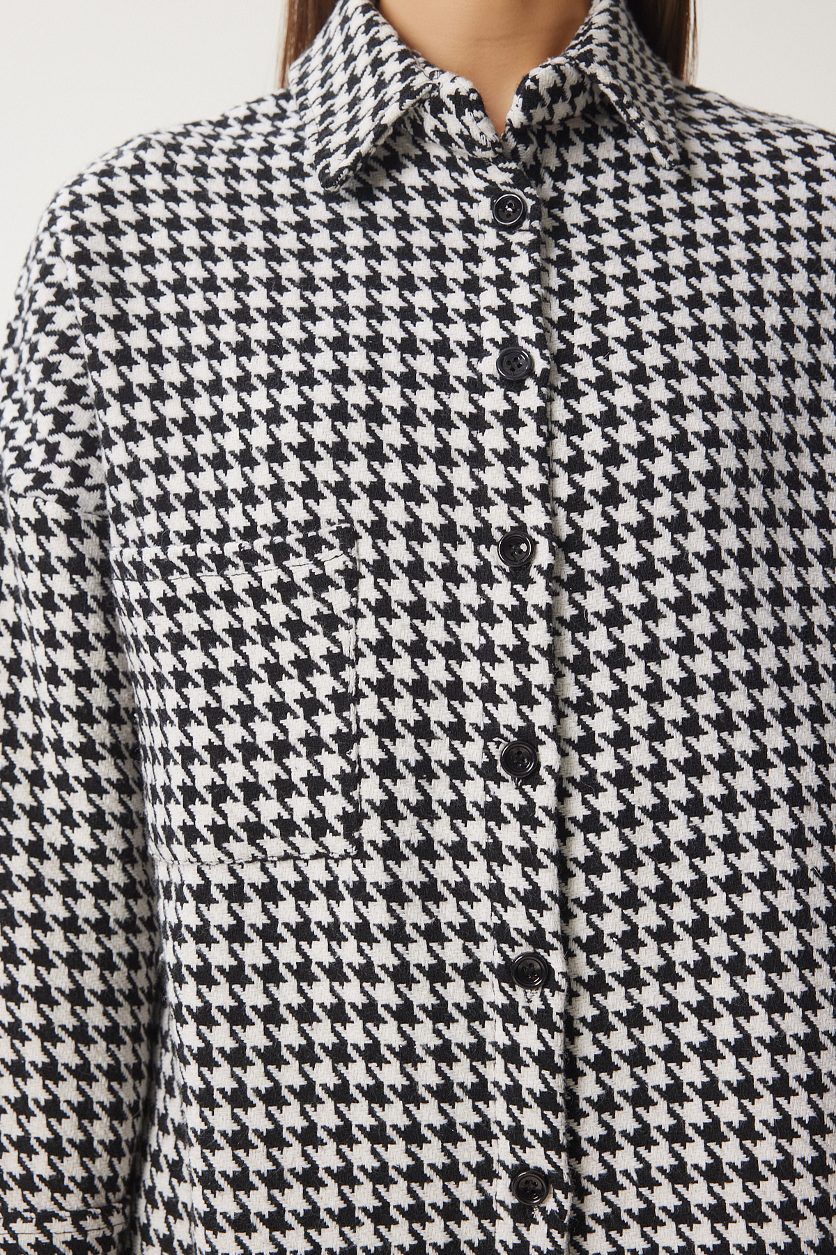 Happiness İstanbul-Weißes und schwarzes Hahnentrittmuster für Damen, Oversize-Hemdjacke aus Wolle mit Stempelmuster, BH00300 3