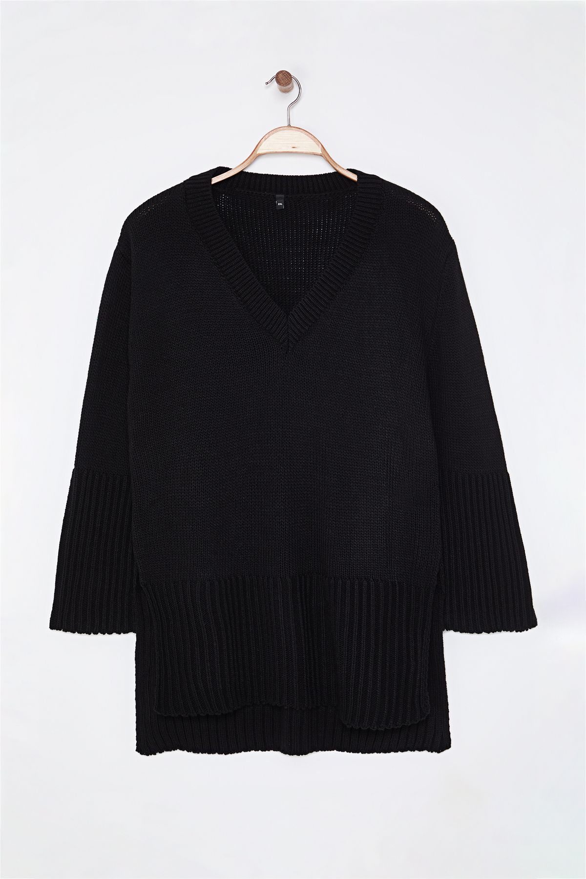 Trendyol Curve-Black V-Neck Knitwear Sweater with Slits on the Sides Tbbaw25An00057 6