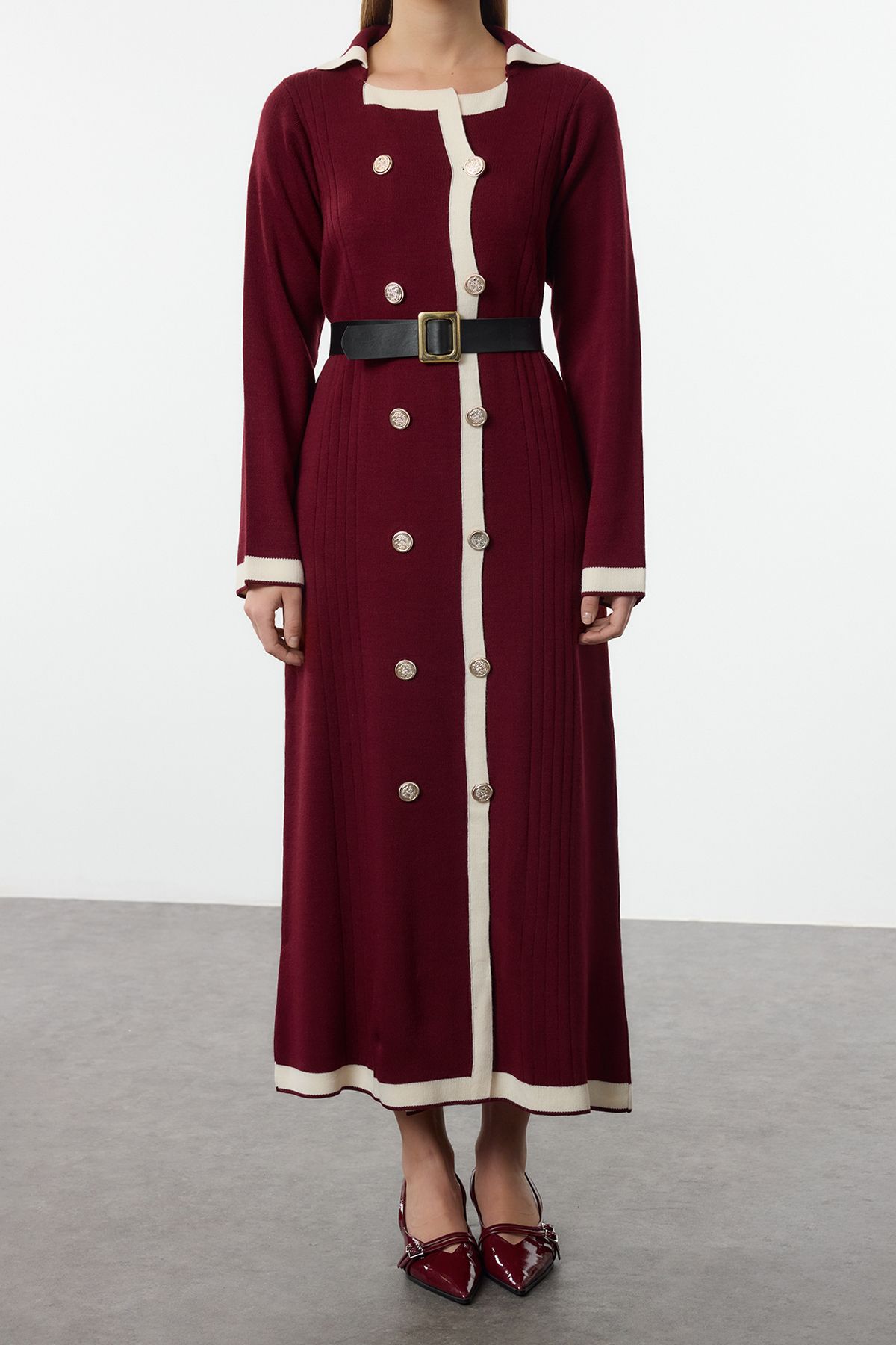 Trendyol Modest-فستان تريكو أحمر كلاريت بحزام ملون TCTAW25EB00066 4