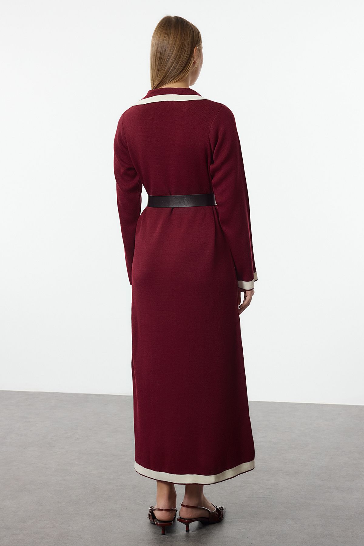 Trendyol Modest-فستان تريكو أحمر كلاريت بحزام ملون TCTAW25EB00066 5