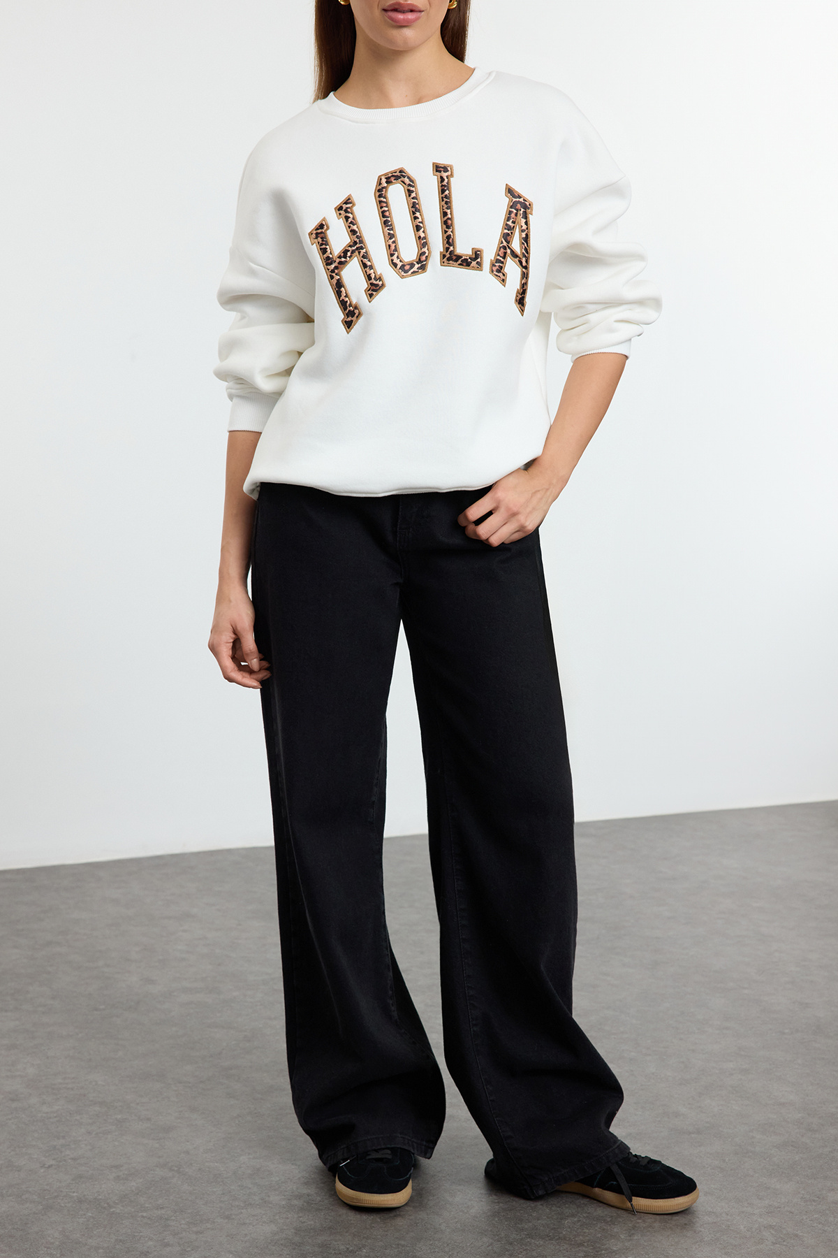 Trendyolmilla  Ekru Animal Leopar Slogan Baskılı Sweatshirt TEDAW25SW00080 - Görsel 2