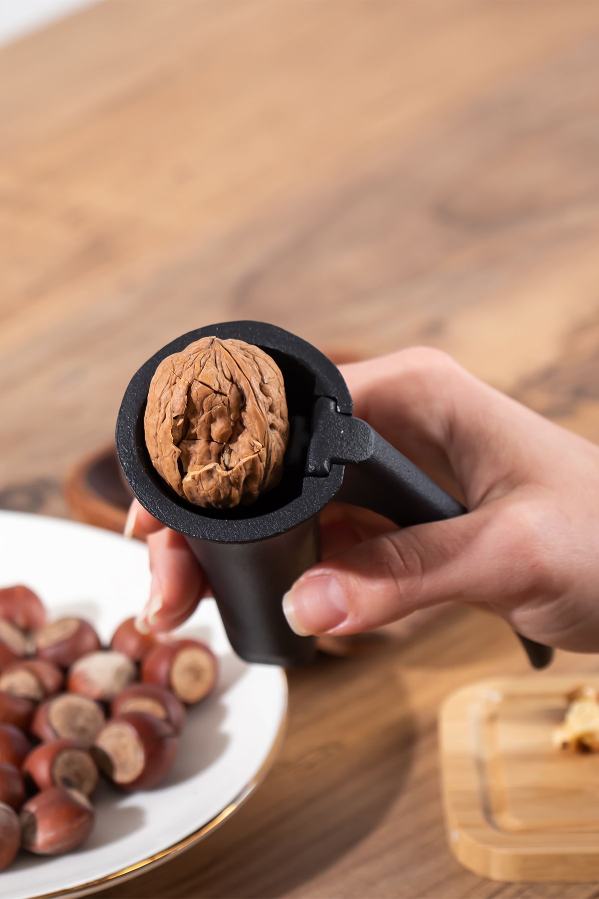 Porsima-Eco Terminator 2-Piece Cast Nut and Walnut Cracker Stainless Walnut and Nut Crackers 3