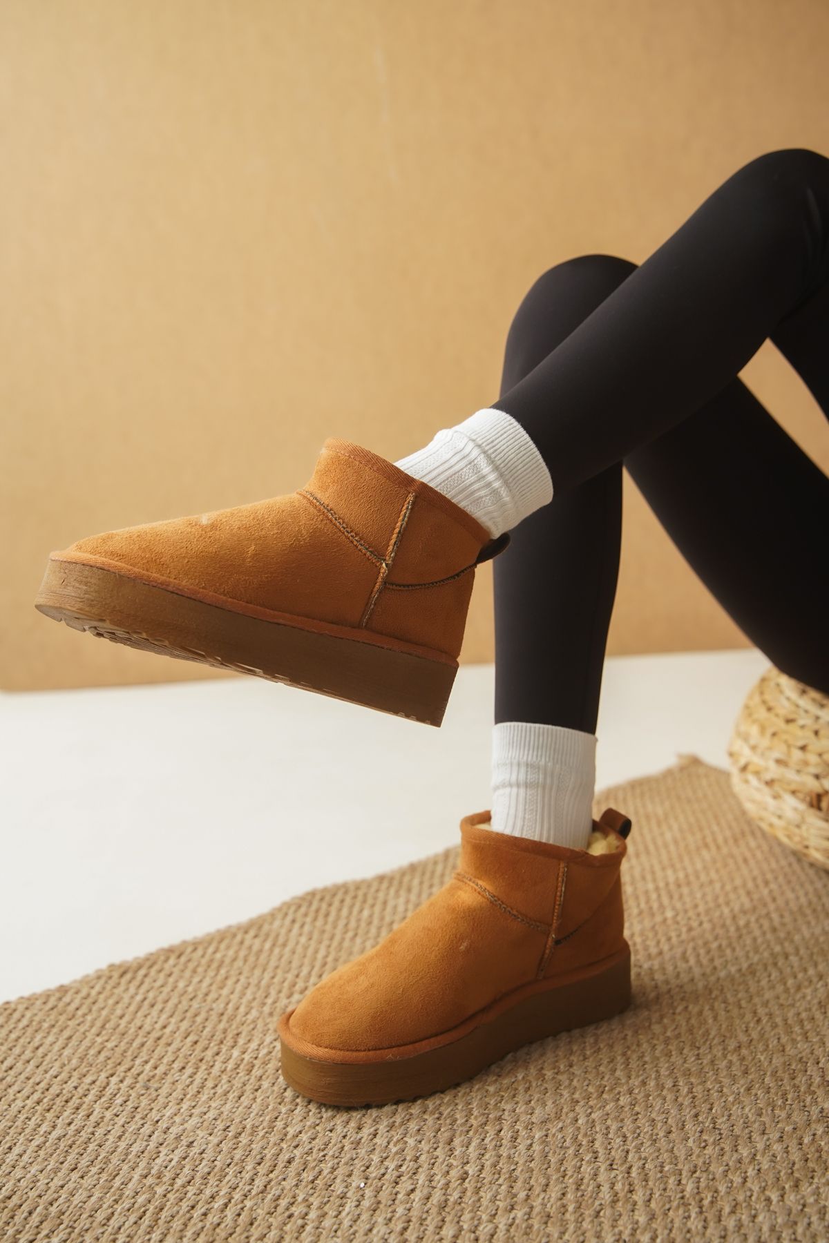 Capone Outfitters-Botine cu talpă groasă, cu vârf rotund, căptușite cu pene 2