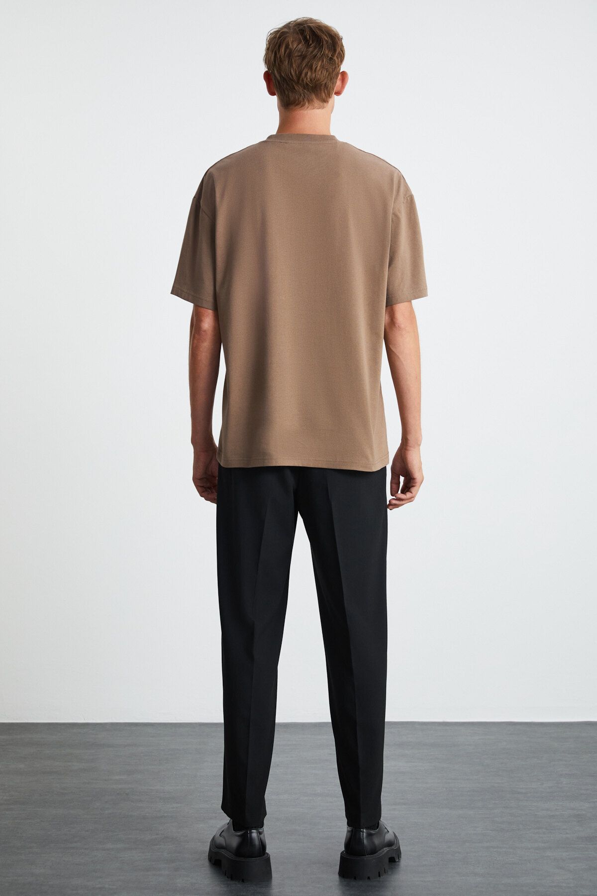 GRIMELANGE-Ανδρικό μπλουζάκι Antonio Oversize Mink - 100% οργανικό βαμβάκι, λεπτομέρεια εκτύπωσης 6