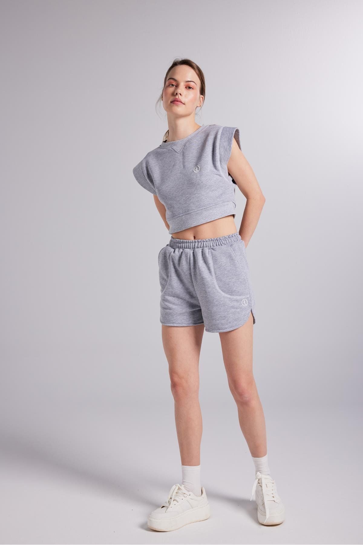 HOLLY LOLLY-Mini Rhode Shorts with Elastic Waist and Contrast Stitching Gray 4