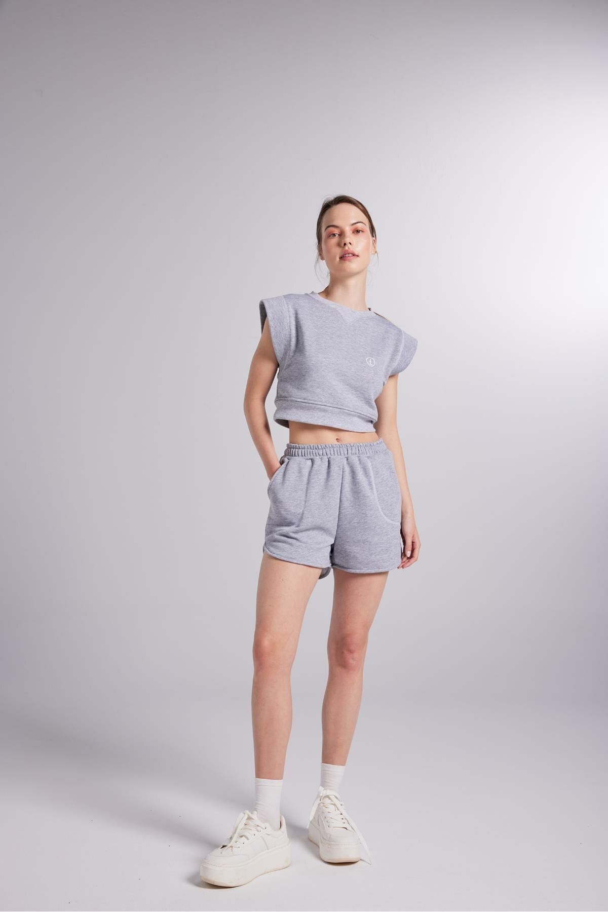 complete the look image