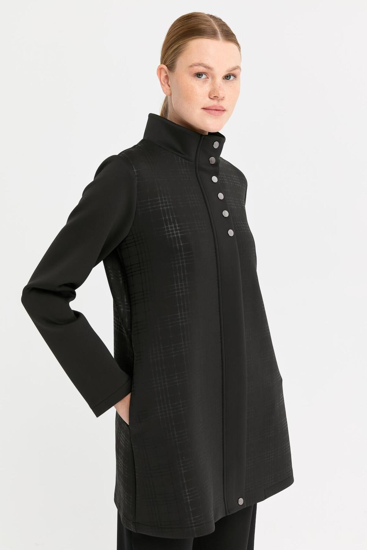 Esswaap-Snap Detailed Clothes Black 3