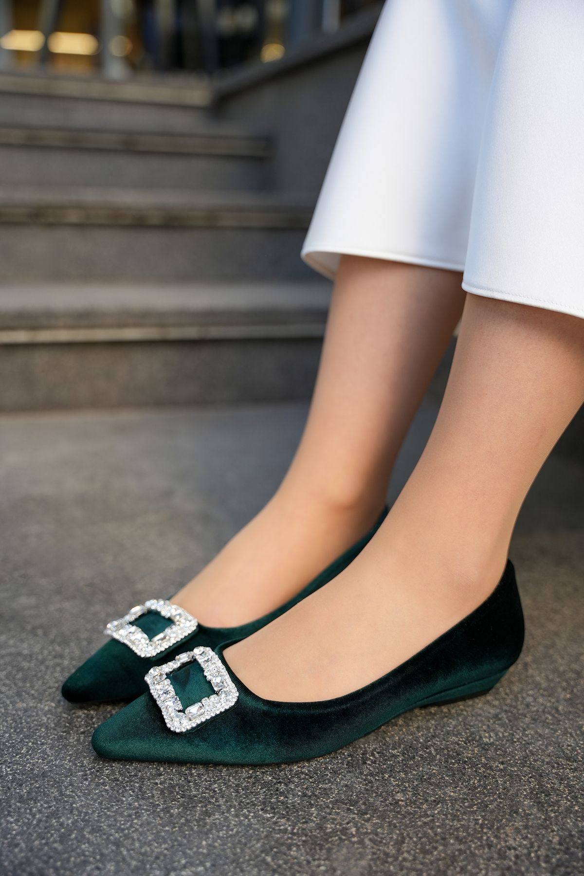 LAMİNTA-Carty Green Velvet Fabric Pointed Toe Women's Ballerinas with Stone Buckle Detail 2