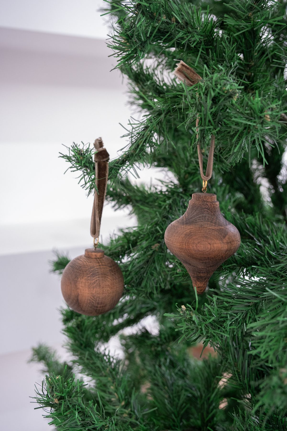 Beige & Stone-Christmas Wooden Set - 2 Balls and Christmas Tree Ornament, X Den.Interiors 2