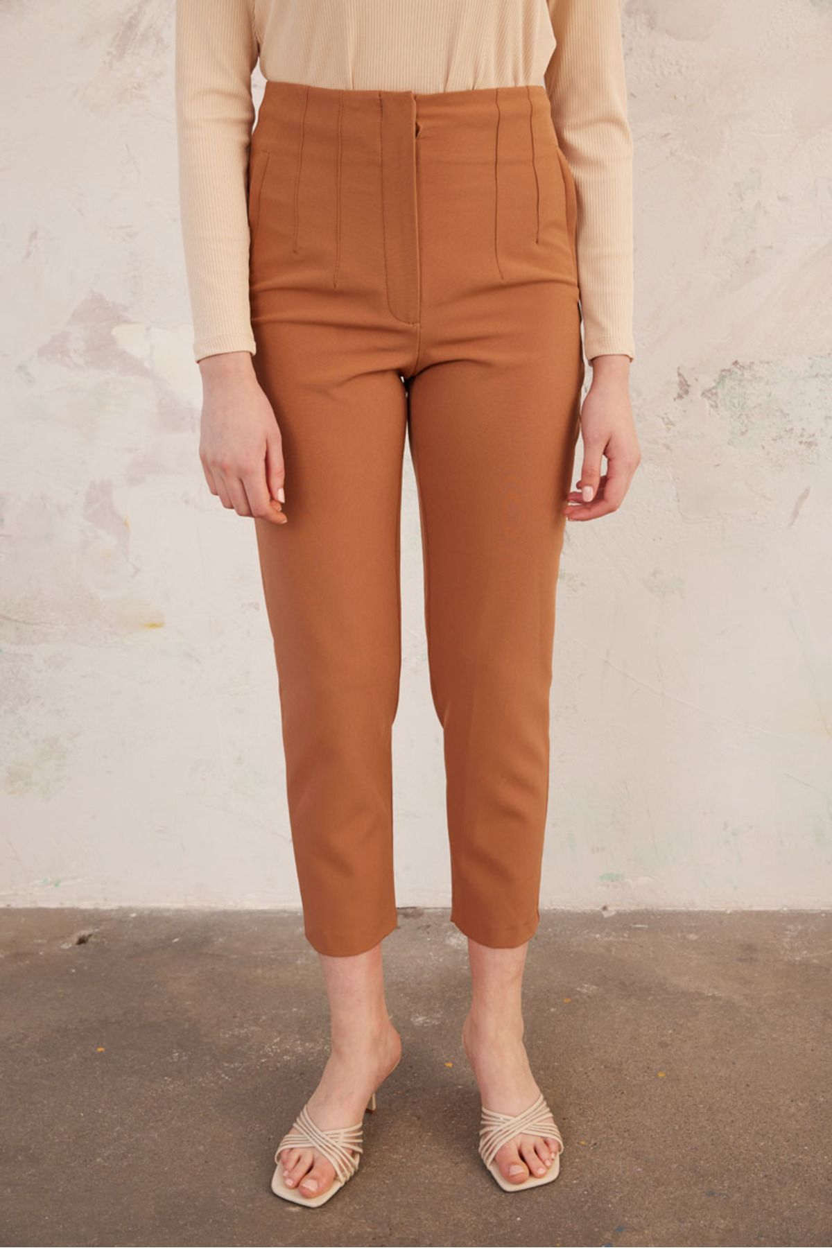 Aker-Modest Pants - Brown - Regular 6