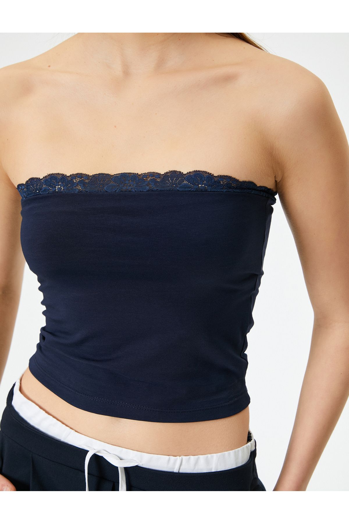 Koton-Trägerloses Crop Top aus Baumwolle mit Spitzendetails 5