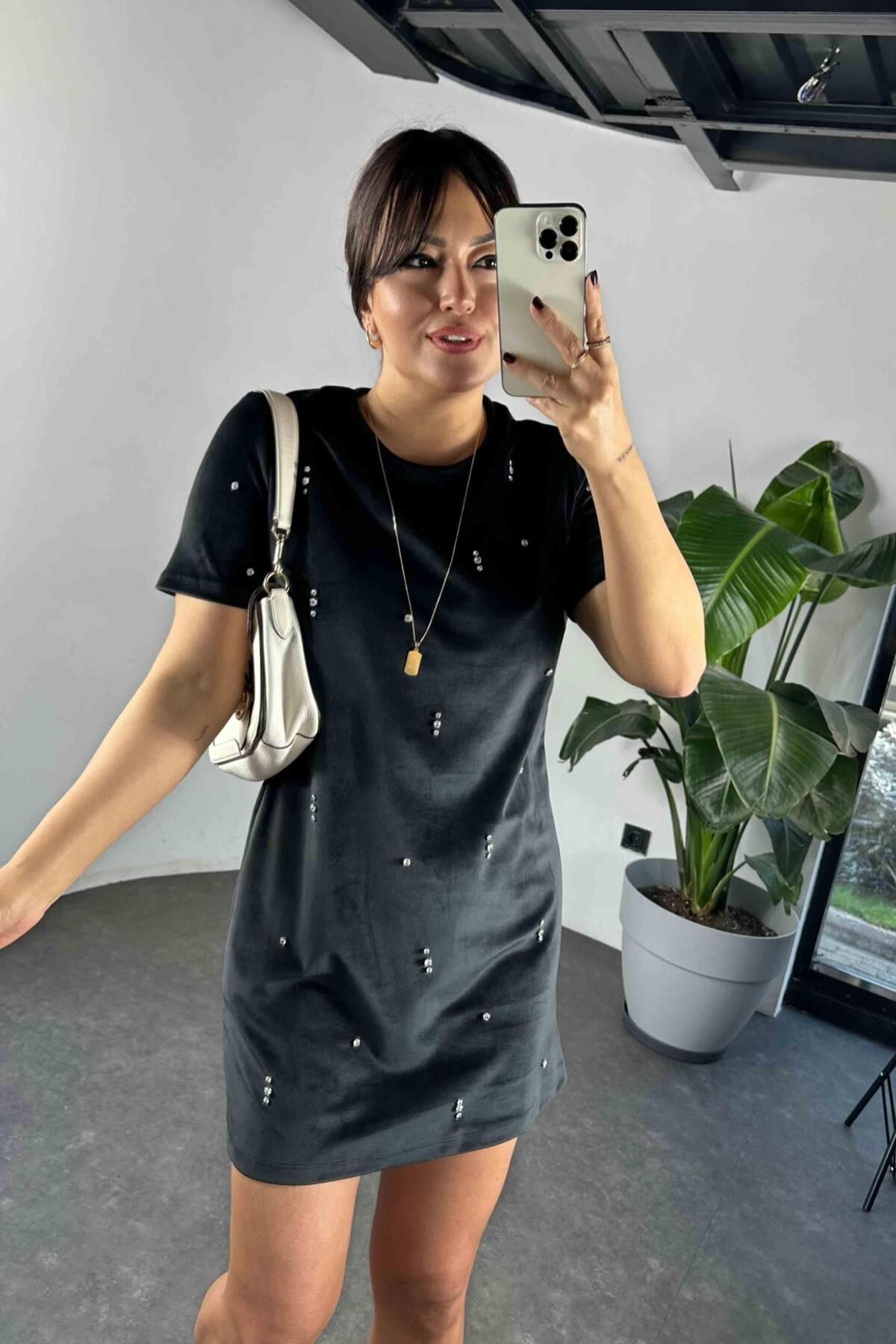 Butik Gardrop Rochie De Dama Din Catifea Neagra - Detaliu Brand Stone Femeie - S