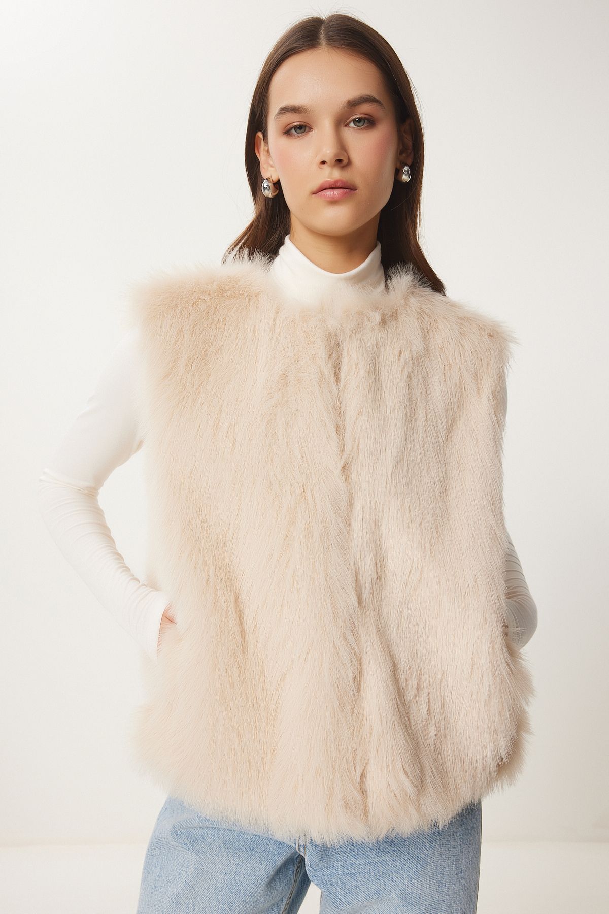 Lovelyİstanbul-Cream Color Faux Fur Vest - Lyl0004 4