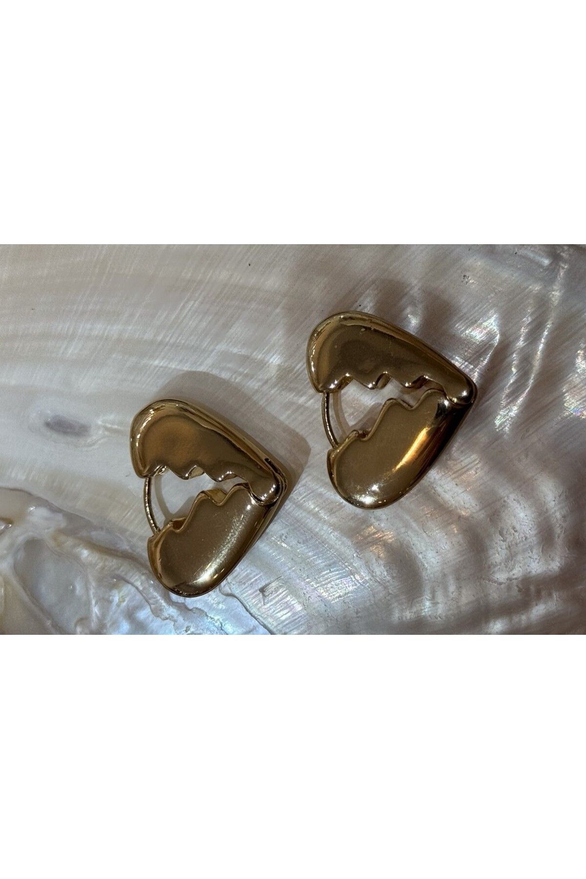 Chic Latife-GOLD STEEL HEART EARRINGS 5