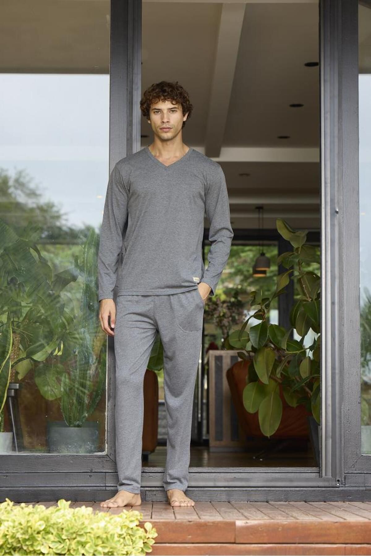 KLY-9135 V-Neck Men's Pijama Suit 1