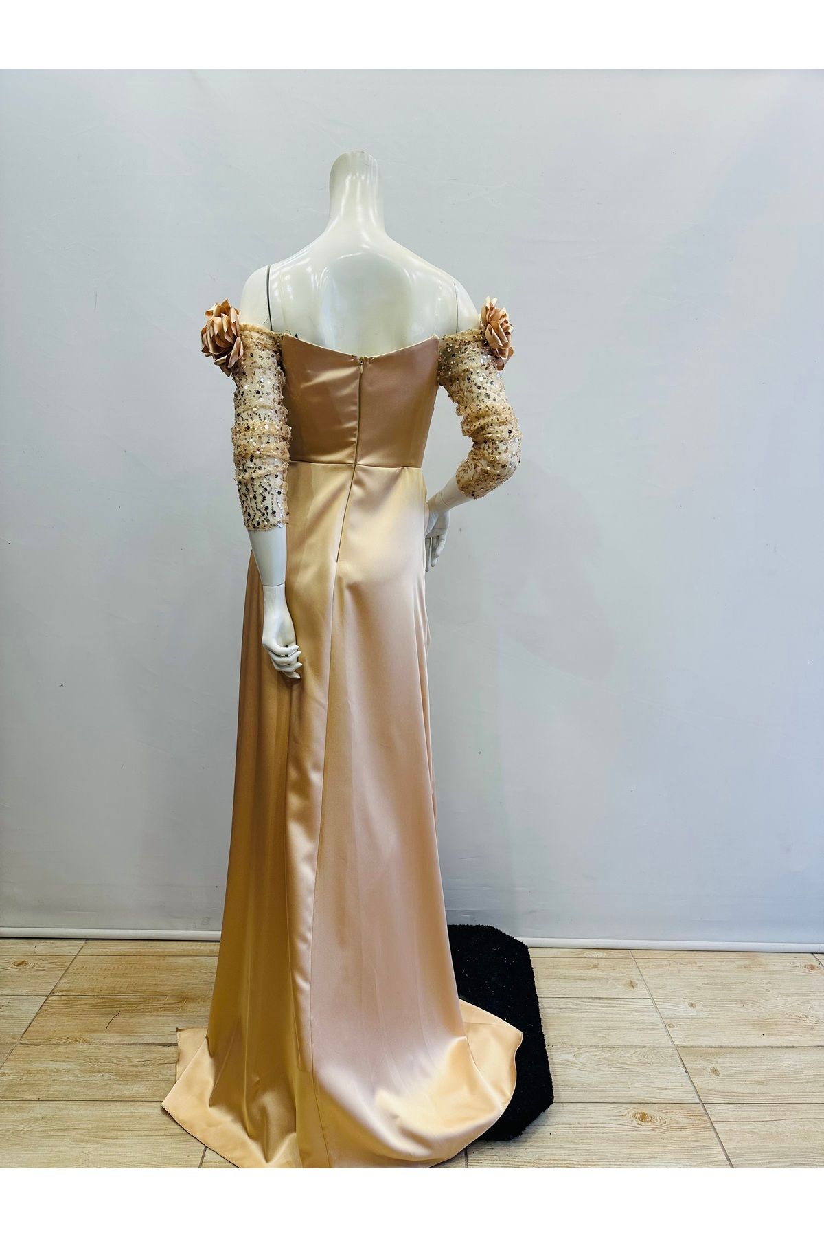 Regard-Long Sleeve Evening Dress with Satin Rose 4