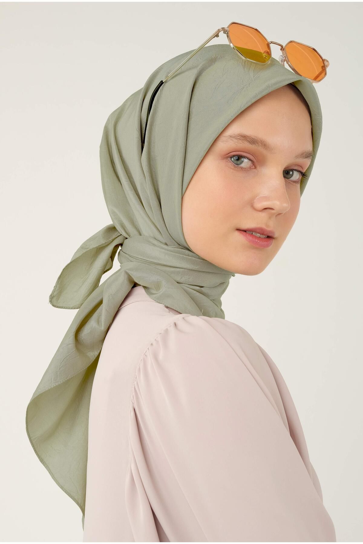 HEQA-Water Green Soft Crochet Scarf 4