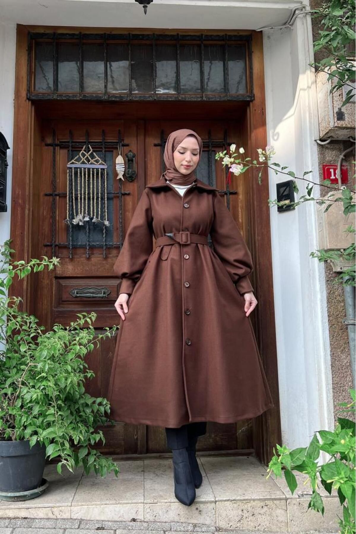 Lamia Giyim-Hijab Collar Balloon Sleeve Stamp Coat - Brown 4