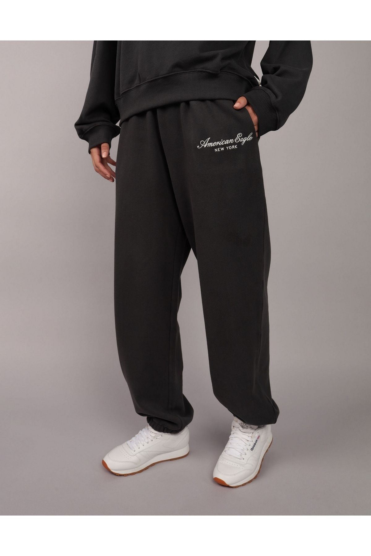 AMERICAN EAGLE-AE Logo Graphic Baggiest Jogger 1