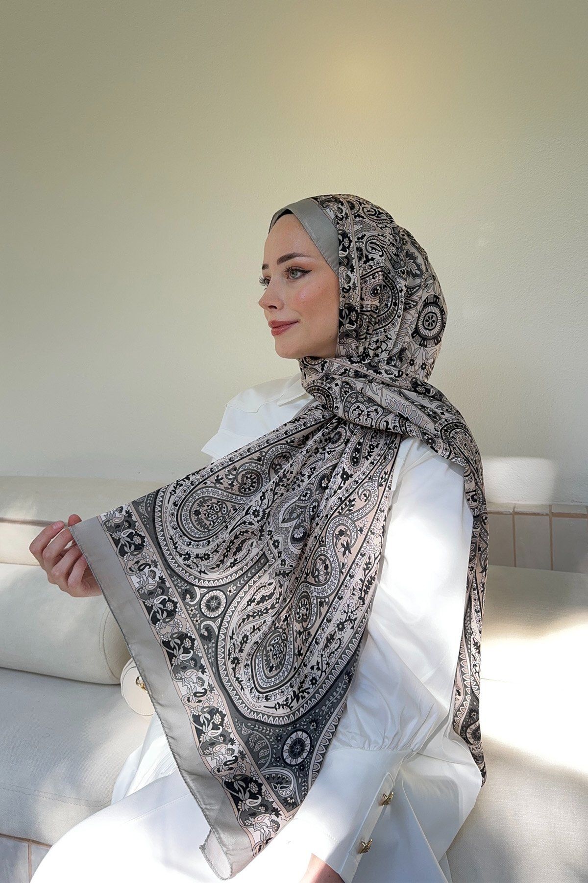 ARMANDA-Palace Pattern Voile Silk Shawl 3