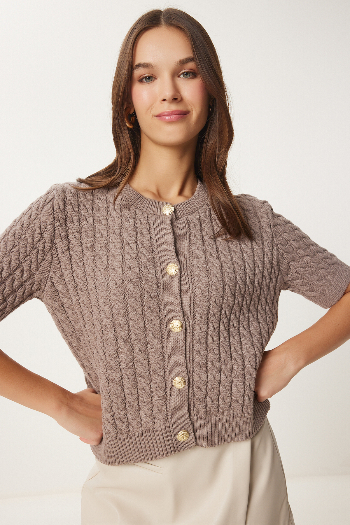 Happiness İstanbul Damen-Strickjacke aus Nerz mit Rundhalsausschnitt und geflochtenem Haar US00946